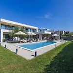 Bianca By Interhome ヴィラ Bužinija